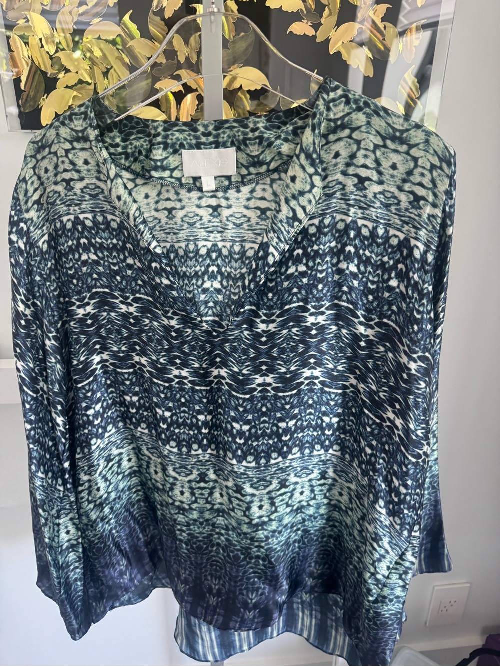 NWOT ALEXIS SILK ABSTRACT PRINT BELL SLEEVE 100% SILK BLOUSE 
size L gorgeous!